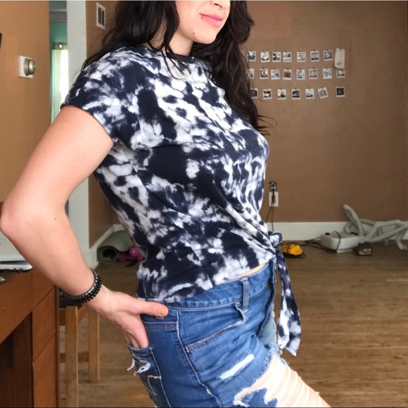Black and white tie-dye crop style tee - Picture 7 of 10